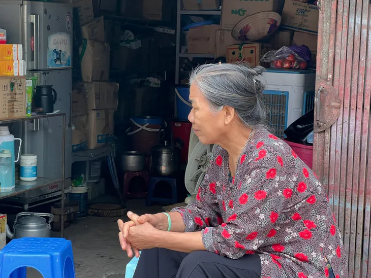 Hà Nội: Thôn có hàng trăm ca sốt xuất huyết tràn ngập rác thải - Ảnh 4. Hà Nội: Thôn có hàng trăm ca sốt xuất huyết tràn ngập rác thải - Ảnh 4.