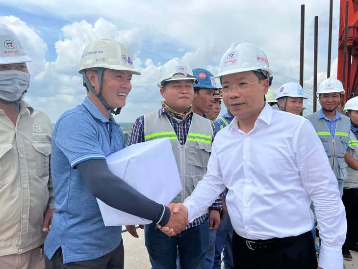 Dự kiến hợp long nhịp chính cầu Mỹ Thuận 2 vào tháng 10 - Ảnh 2. Dự kiến hợp long nhịp chính cầu Mỹ Thuận 2 vào tháng 10 - Ảnh 2.
