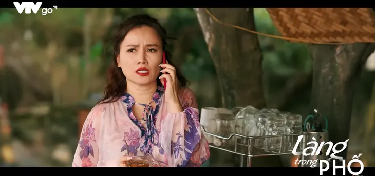 Làng trong phố - Tập 23: Lệ chăn dắt Nhung đi tiếp khách - Ảnh 2. Làng trong phố - Tập 23: Lệ chăn dắt Nhung đi tiếp khách - Ảnh 2.