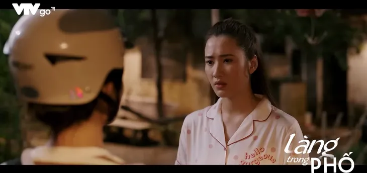 Làng trong phố - Tập 23: Nhung tặng quà như kiểu trêu ngươi Hoài - Ảnh 2. Làng trong phố - Tập 23: Nhung tặng quà như kiểu trêu ngươi Hoài - Ảnh 2.
