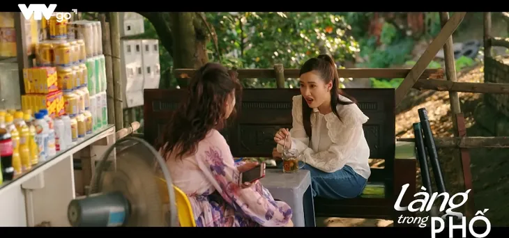 Làng trong phố - Tập 23: Lệ chăn dắt Nhung đi tiếp khách - Ảnh 6. Làng trong phố - Tập 23: Lệ chăn dắt Nhung đi tiếp khách - Ảnh 6.
