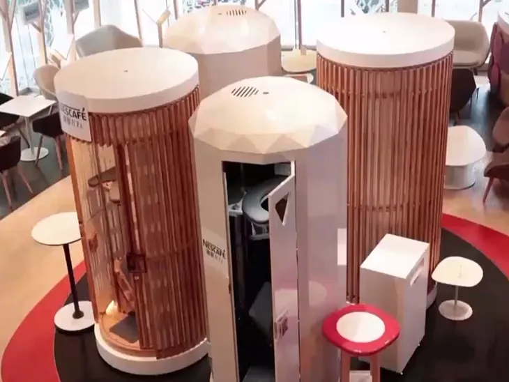 Vào quán cà phê để... ngủ đứng - Ảnh 1. Vào quán cà phê để... ngủ đứng - Ảnh 1.