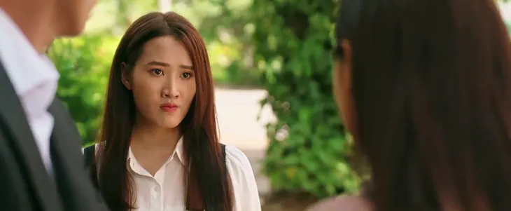 Làng trong phố - Tập 22: Vợ ngất ở công ty, Hiếu bận chạy đến bên Nhung lúc say - Ảnh 5. Làng trong phố - Tập 22: Vợ ngất ở công ty, Hiếu bận chạy đến bên Nhung lúc say - Ảnh 5.
