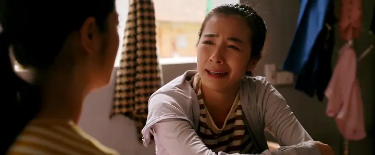 Làng trong phố - Tập 22: Vợ ngất ở công ty, Hiếu bận chạy đến bên Nhung lúc say - Ảnh 22. Làng trong phố - Tập 22: Vợ ngất ở công ty, Hiếu bận chạy đến bên Nhung lúc say - Ảnh 22.