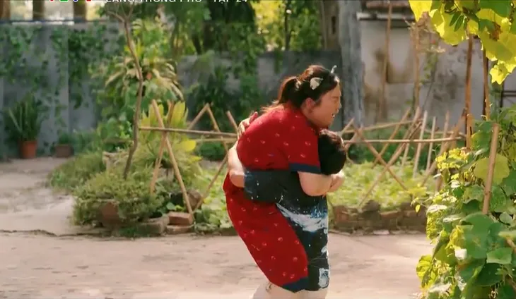 Làng trong phố - Tập 24: Thấy Nhung, Mến hiểu vì sao Hoài ghen lồng lộn - Ảnh 3. Làng trong phố - Tập 24: Thấy Nhung, Mến hiểu vì sao Hoài ghen lồng lộn - Ảnh 3.