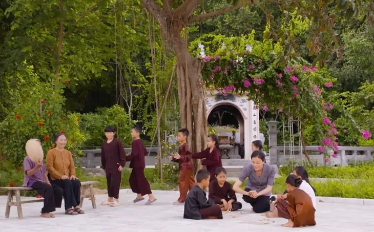 Huyền Trang đánh dấu 10 năm đăng quang quán quân Sao Mai bằng MV Quê ơi - Ảnh 4. Huyền Trang đánh dấu 10 năm đăng quang quán quân Sao Mai bằng MV Quê ơi - Ảnh 4.