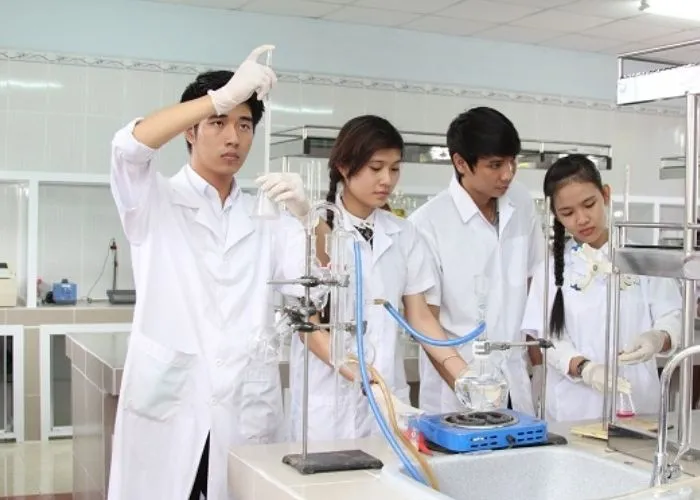 Đại học công lập trải thảm đỏ, thưởng lớn để “săn” giảng viên chất lượng cao - Ảnh 2. Đại học công lập trải thảm đỏ, thưởng lớn để “săn” giảng viên chất lượng cao - Ảnh 2.