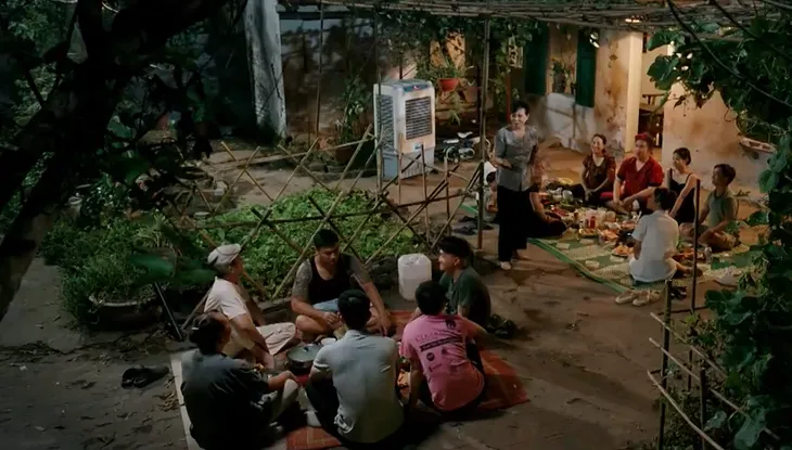 Làng trong phố - Tập 5: Xóm trọ liên hoan mừng Hiếu đoàn tụ với vợ - Ảnh 1. Làng trong phố - Tập 5: Xóm trọ liên hoan mừng Hiếu đoàn tụ với vợ - Ảnh 1.