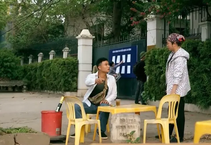 Làng trong phố - Tập 5: Hiếu chật vật khi xin việc ở thành phố - Ảnh 2. Làng trong phố - Tập 5: Hiếu chật vật khi xin việc ở thành phố - Ảnh 2.