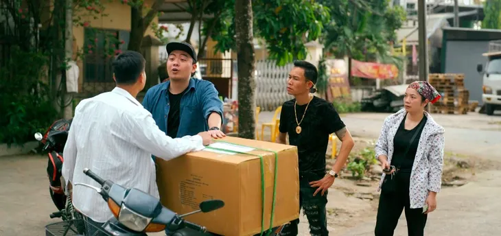 Làng trong phố - Tập 5: Vợ chồng Hoài hạnh phúc như cặp đôi mới cưới - Ảnh 7. Làng trong phố - Tập 5: Vợ chồng Hoài hạnh phúc như cặp đôi mới cưới - Ảnh 7.
