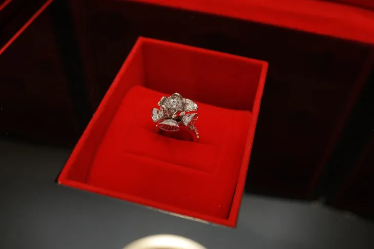 The Heritage Calyx ring - Tuyệt tác trang sức Hoàng gia - Ảnh 3. The Heritage Calyx ring - Tuyệt tác trang sức Hoàng gia - Ảnh 3.