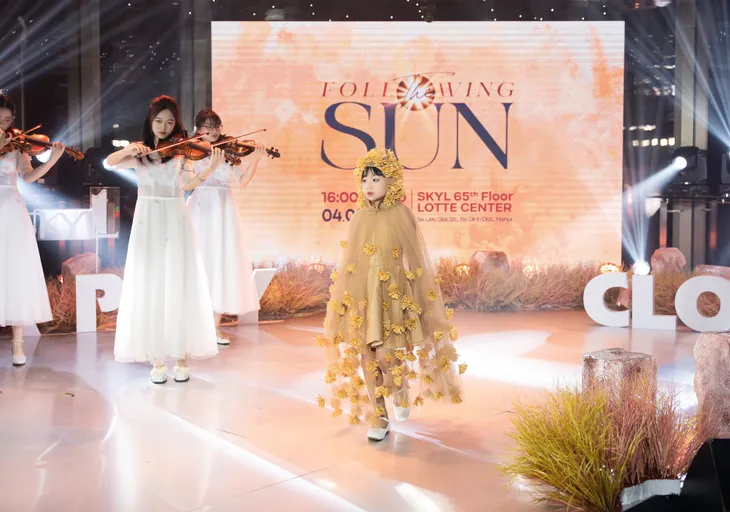 H’Hen Niê “gây sốt với body “cực nuột, tiếp tục làm vedette trong show của NTK Thảo Nguyễn - Ảnh 1. H’Hen Niê “gây sốt với body “cực nuột, tiếp tục làm vedette trong show của NTK Thảo Nguyễn - Ảnh 1.