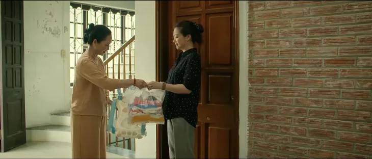 Gia đình mình vui bất thình lình - Tập 44: Công bình thản chấp nhận ly hôn, muốn giải thoát cho Phương - Ảnh 11. Gia đình mình vui bất thình lình - Tập 44: Công bình thản chấp nhận ly hôn, muốn giải thoát cho Phương - Ảnh 11.