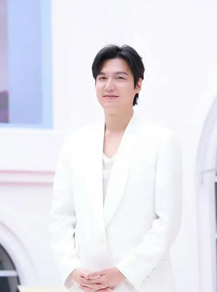 Lee Min Ho mất điểm vì béo - Ảnh 2. Lee Min Ho mất điểm vì béo - Ảnh 2.