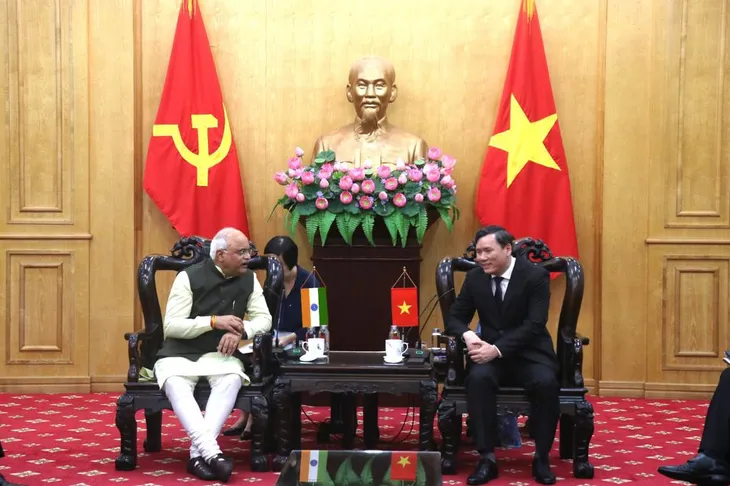 Chủ tịch ICCR thăm chùa Trấn Quốc, Văn Miếu-Quốc Tử Giám - Ảnh 1. Chủ tịch ICCR thăm chùa Trấn Quốc, Văn Miếu-Quốc Tử Giám - Ảnh 1.