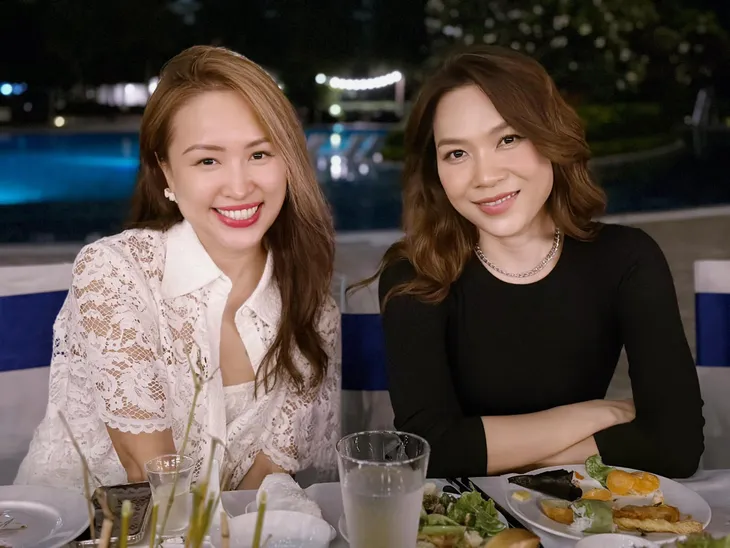 Đức Phúc chết lặng vì một món đồ của Hòa Minzy, Suti của Bố ơi mình đi đâu thế xinh đẹp ra dáng hoa hậu tương lai - Ảnh 5. Đức Phúc chết lặng vì một món đồ của Hòa Minzy, Suti của Bố ơi mình đi đâu thế xinh đẹp ra dáng hoa hậu tương lai - Ảnh 5.