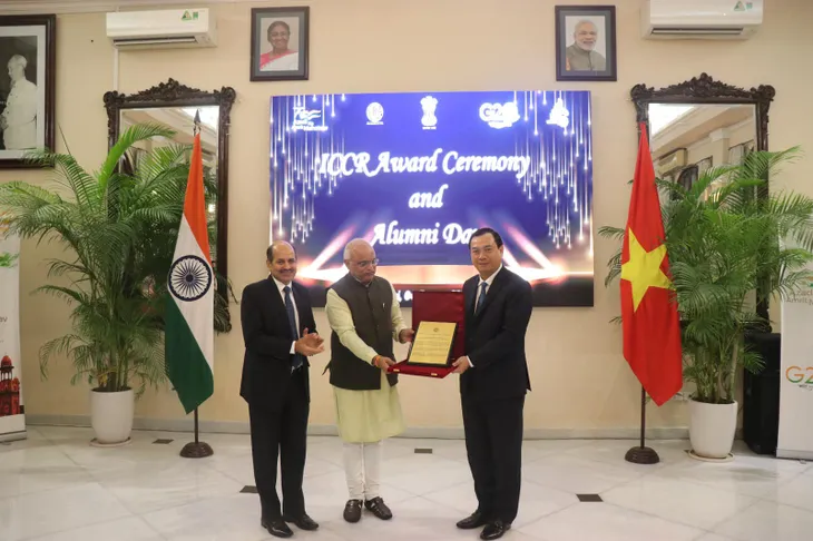 Chủ tịch ICCR thăm chùa Trấn Quốc, Văn Miếu-Quốc Tử Giám - Ảnh 4. Chủ tịch ICCR thăm chùa Trấn Quốc, Văn Miếu-Quốc Tử Giám - Ảnh 4.