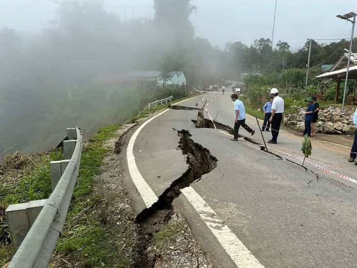 Mưa lớn kéo dài gây thiệt hại nhà cửa, hoa màu ở Lai Châu - Ảnh 2. Mưa lớn kéo dài gây thiệt hại nhà cửa, hoa màu ở Lai Châu - Ảnh 2.