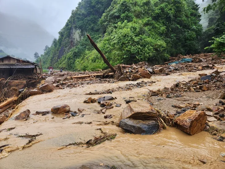 Yên Bái: Mưa lũ làm 2 cháu nhỏ thiệt mạng - Ảnh 5. Yên Bái: Mưa lũ làm 2 cháu nhỏ thiệt mạng - Ảnh 5.