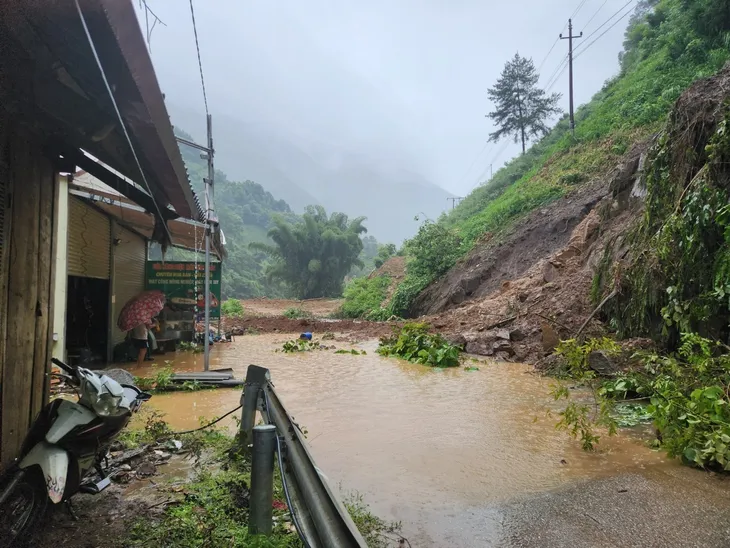 10 người thương vong vì mưa lũ ở Lai Châu, Yên Bái, Sơn La - Ảnh 4. 10 người thương vong vì mưa lũ ở Lai Châu, Yên Bái, Sơn La - Ảnh 4.