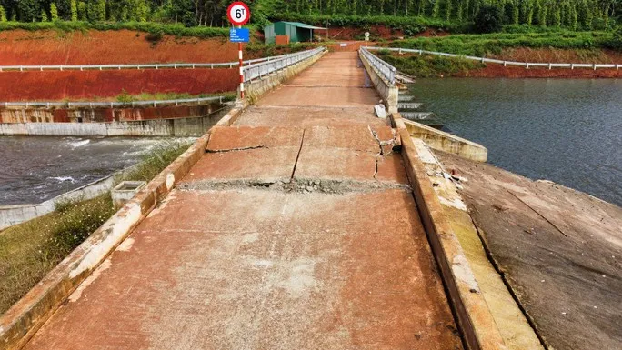 Nguy cơ vỡ đập hồ thủy lợi sức chứa hơn 1,2 triệu m3 nước ở Đắk Nông - Ảnh 2. Nguy cơ vỡ đập hồ thủy lợi sức chứa hơn 1,2 triệu m3 nước ở Đắk Nông - Ảnh 2.