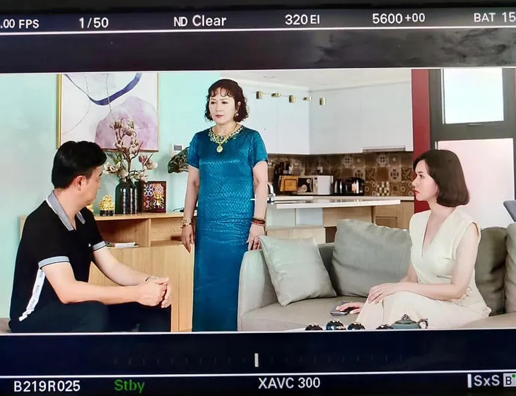 Trang phục đồng bóng của mẹ vợ NSND Minh Hòa - Ảnh 3. Trang phục đồng bóng của mẹ vợ NSND Minh Hòa - Ảnh 3.
