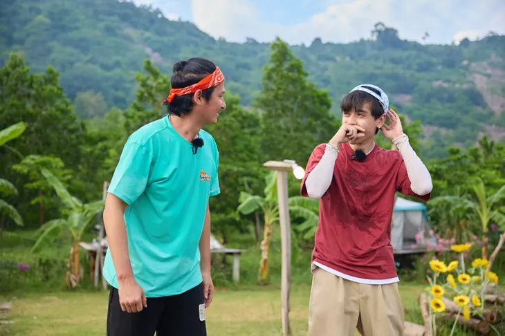 Đệ nhất mưu sinh: Huy Khánh - Duy Khánh - Quang Hùng mở liveshow ở khu cắm trại - Ảnh 1. Đệ nhất mưu sinh: Huy Khánh - Duy Khánh - Quang Hùng mở liveshow ở khu cắm trại - Ảnh 1.