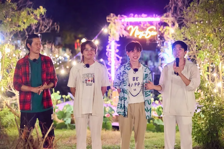 Đệ nhất mưu sinh: Huy Khánh - Duy Khánh - Quang Hùng mở liveshow ở khu cắm trại - Ảnh 4. Đệ nhất mưu sinh: Huy Khánh - Duy Khánh - Quang Hùng mở liveshow ở khu cắm trại - Ảnh 4.