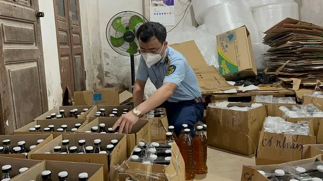 Khởi tố vụ sản xuất, buôn bán mật ong giả làm từ đường và mạch nha - Ảnh 1. Khởi tố vụ sản xuất, buôn bán mật ong giả làm từ đường và mạch nha - Ảnh 1.