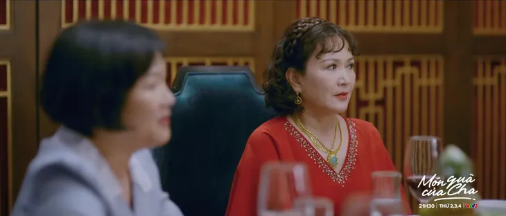 Món quà của cha - Tập 10: Ông Nhân tự hào khoe nghề độc với khách VIP của bà thông gia - Ảnh 5. Món quà của cha - Tập 10: Ông Nhân tự hào khoe nghề độc với khách VIP của bà thông gia - Ảnh 5.