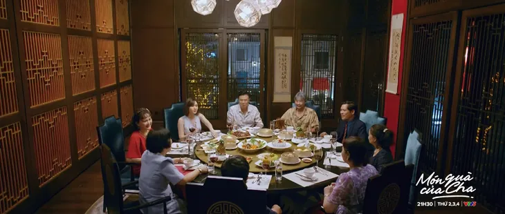 Món quà của cha - Tập 10: Ông Nhân tự hào khoe nghề độc với khách VIP của bà thông gia - Ảnh 3. Món quà của cha - Tập 10: Ông Nhân tự hào khoe nghề độc với khách VIP của bà thông gia - Ảnh 3.