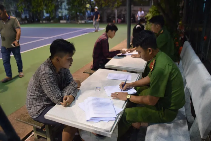 TP Hồ Chí Minh: Ra quân cao điểm xử lý tình trạng thanh thiếu niên tụ tập, chạy xe, gây rối trật tự công cộng - Ảnh 1.
