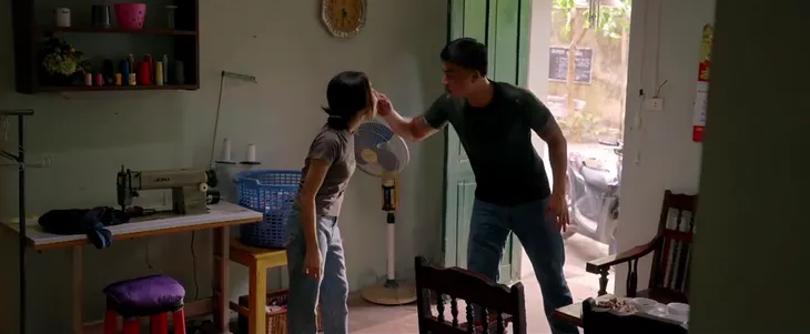 Làng trong phố - Tập 6: Hoài bị Thoan hiểu lầm, tuyên bố không bạn bè gì hết - Ảnh 14. Làng trong phố - Tập 6: Hoài bị Thoan hiểu lầm, tuyên bố không bạn bè gì hết - Ảnh 14.