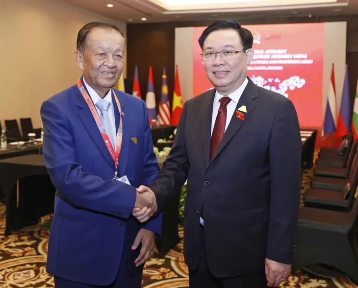 Chủ tịch Quốc hội Vương Đình Huệ gặp Chủ tịch Hạ viện Thái Lan - Ảnh 1. Chủ tịch Quốc hội Vương Đình Huệ gặp Chủ tịch Hạ viện Thái Lan - Ảnh 1.