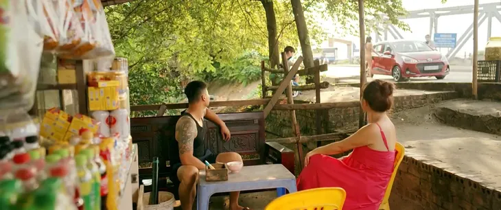 Làng trong phố - Tập 7: Tất tả vừa đón con, vừa ship hàng, Hiếu bất lực chịu bom đơn 2 triệu - Ảnh 6. Làng trong phố - Tập 7: Tất tả vừa đón con, vừa ship hàng, Hiếu bất lực chịu bom đơn 2 triệu - Ảnh 6.