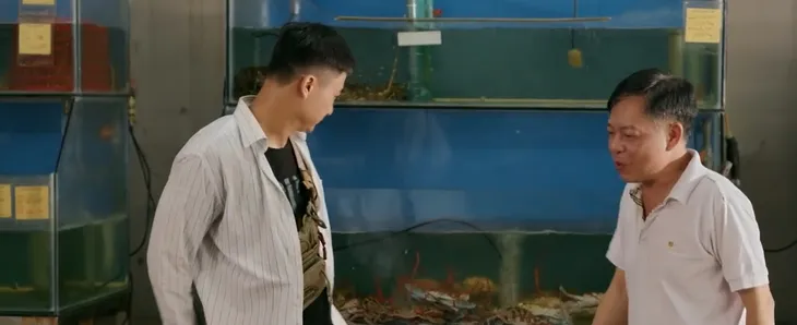 Làng trong phố - Tập 7: Tất tả vừa đón con, vừa ship hàng, Hiếu bất lực chịu bom đơn 2 triệu - Ảnh 10. Làng trong phố - Tập 7: Tất tả vừa đón con, vừa ship hàng, Hiếu bất lực chịu bom đơn 2 triệu - Ảnh 10.