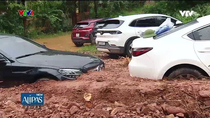 Liên tiếp các vụ sạt lở nghiêm trọng: Câu chuyện thiên nhiên với con người - Ảnh 3.