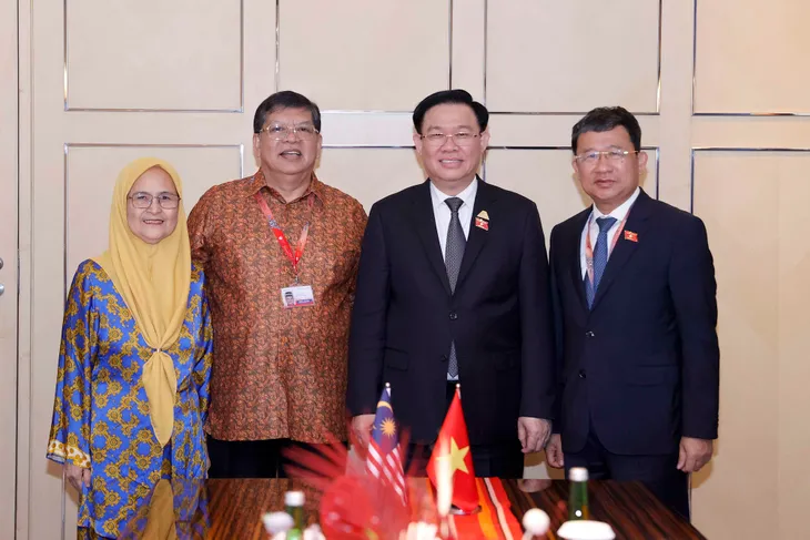 Chủ tịch Quốc hội gặp lãnh đạo Nghị viện Campuchia và Malaysia - Ảnh 3. Chủ tịch Quốc hội gặp lãnh đạo Nghị viện Campuchia và Malaysia - Ảnh 3.