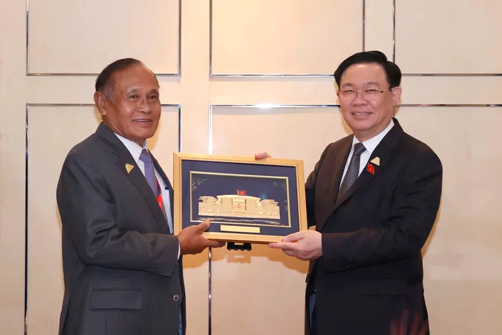 Chủ tịch Quốc hội gặp lãnh đạo Nghị viện Campuchia và Malaysia - Ảnh 1. Chủ tịch Quốc hội gặp lãnh đạo Nghị viện Campuchia và Malaysia - Ảnh 1.