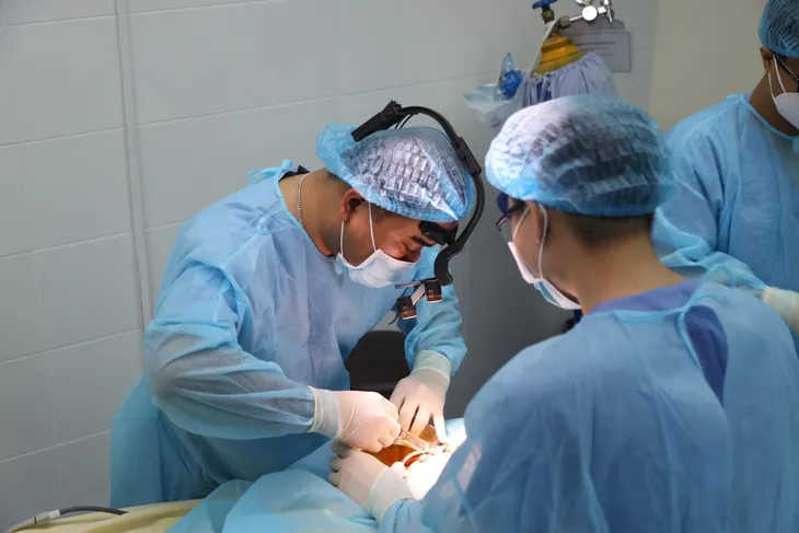 Cô gái bị sưng mủ vì tiêm filler vùng ngực - Ảnh 1. Cô gái bị sưng mủ vì tiêm filler vùng ngực - Ảnh 1.
