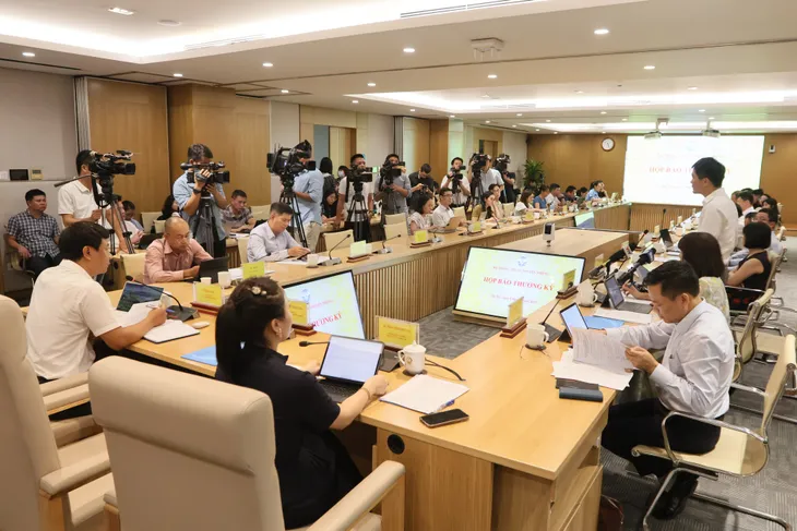 Đề xuất ngừng cung cấp đường truyền Internet đối với tài khoản livestream vi phạm - Ảnh 1. Đề xuất ngừng cung cấp đường truyền Internet đối với tài khoản livestream vi phạm - Ảnh 1.