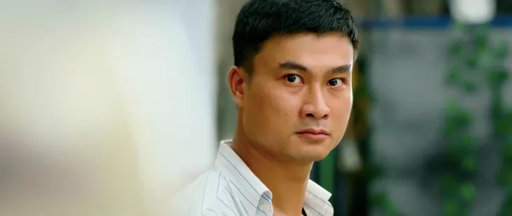 Làng trong phố - Tập 8: Hiếu ghen lồng lộn nghĩ Hoài cặp kè Hùng - Ảnh 14.