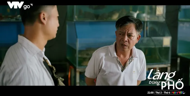 Làng trong phố - Tập 8: Vừa đi làm shipper, Hiếu đã bị mắng vì tội không trung thực - Ảnh 3. Làng trong phố - Tập 8: Vừa đi làm shipper, Hiếu đã bị mắng vì tội không trung thực - Ảnh 3.