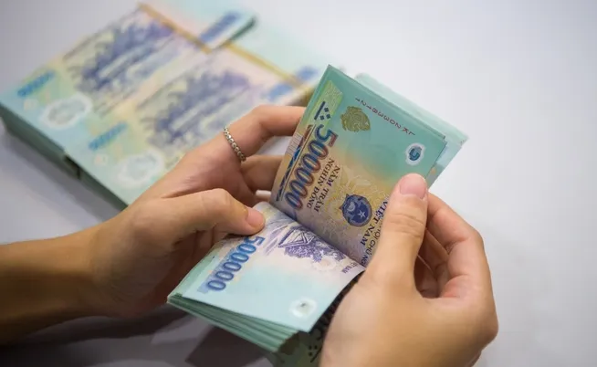 Hoãn tăng lương tối thiểu vùng đến cuối năm - Ảnh 1. Hoãn tăng lương tối thiểu vùng đến cuối năm - Ảnh 1.
