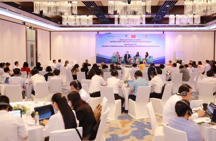 Bộ Ngoại giao phối hợp với ĐSQ Hoa Kỳ tổ chức tập huấn kỹ năng truyền thông hiện đại và thông tin đối ngoại - Ảnh 4. Bộ Ngoại giao phối hợp với ĐSQ Hoa Kỳ tổ chức tập huấn kỹ năng truyền thông hiện đại và thông tin đối ngoại - Ảnh 4.