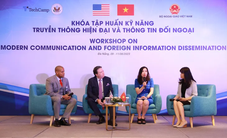 Bộ Ngoại giao phối hợp với ĐSQ Hoa Kỳ tổ chức tập huấn kỹ năng truyền thông hiện đại và thông tin đối ngoại - Ảnh 3. Bộ Ngoại giao phối hợp với ĐSQ Hoa Kỳ tổ chức tập huấn kỹ năng truyền thông hiện đại và thông tin đối ngoại - Ảnh 3.