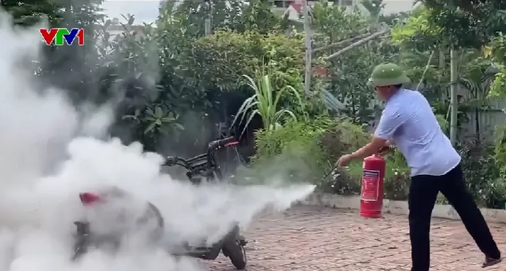 Pin xe điện: Lỗ hổng trong quản lý an toàn cháy nổ - Ảnh 2.