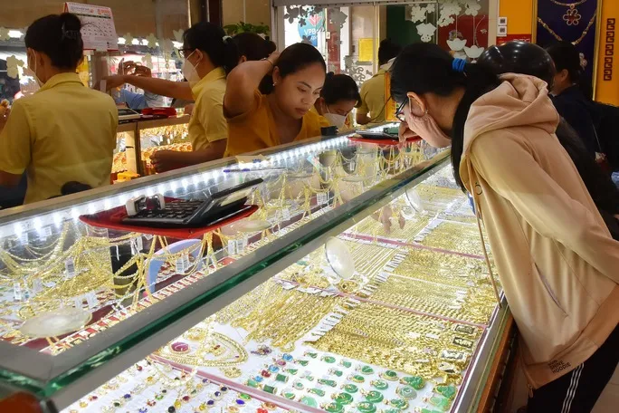 Giá vàng chịu áp lực giảm - Ảnh 1. Giá vàng chịu áp lực giảm - Ảnh 1.