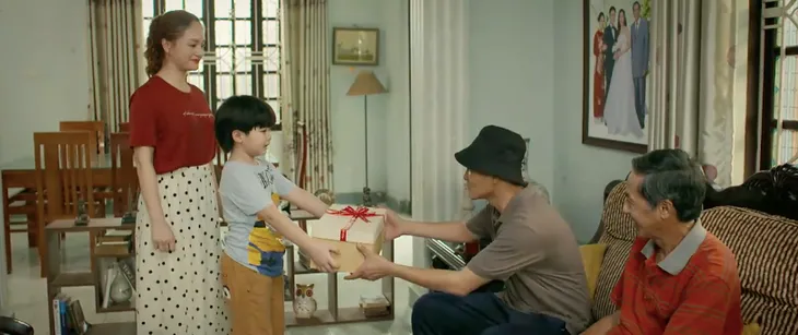 Gia đình mình vui bất thình lình - Tập 52: Phương đau xé lòng trở về bên Công trước khi quá muộn - Ảnh 3. Gia đình mình vui bất thình lình - Tập 52: Phương đau xé lòng trở về bên Công trước khi quá muộn - Ảnh 3.