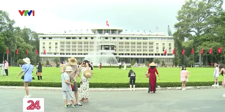 Nhiều người dân lựa chọn các khu vui chơi ở trung tâm TP Hồ Chí Minh - Ảnh 2. Nhiều người dân lựa chọn các khu vui chơi ở trung tâm TP Hồ Chí Minh - Ảnh 2.